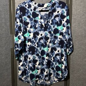 White Birch Size L - Fits size 12-14
Tunic 3/4-sleeve. Stretchy